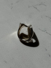 Load image into Gallery viewer, Vintage Solid Sterling Silver Ring Size 6
