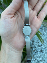 Load image into Gallery viewer, Seiko Vintage Silver Tone Watch
