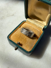 Load image into Gallery viewer, Vintage Sterling Silver Ring Size 6
