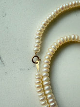 Load image into Gallery viewer, Vintage 10k Gold Pearl Necklace 18”
