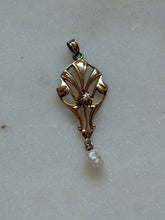 Load image into Gallery viewer, Vintage Diamond Buttercup 10k Yellow Gold Lavalier Pendant
