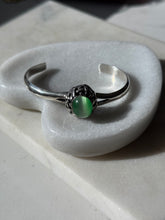 Load image into Gallery viewer, Vintage Green Cats Eye Sterling Silver Bangle Bracelet
