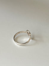 Load image into Gallery viewer, Vintage Sterling Silver Heart Cutout Ring Size 8
