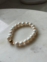 Load image into Gallery viewer, Natural Pearl 14k Gold Bracelet
