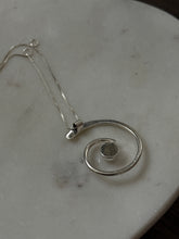 Load image into Gallery viewer, Vintage Sterling Silver Necklace 18”
