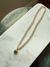 Load image into Gallery viewer, Vintage Costume Faux Pearl Heart Necklace 17.5”
