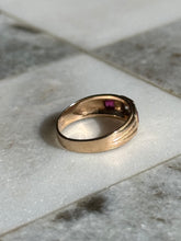 Load image into Gallery viewer, 1940s Diamond &amp; Synthetic Spinel Ring
