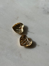 Load image into Gallery viewer, Vintage 14k Yellow Gold Heart Push Back Earrings
