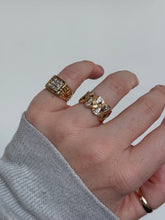 Load image into Gallery viewer, Vintage Woven Natural Diamond Solid 14k Gold Ring Size 6.75
