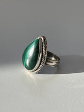 Load image into Gallery viewer, Vintage Malachite Sterling Silver Ring Size 7.5
