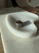 Load image into Gallery viewer, Vintage Star Solid Sterling Band Size 6.5
