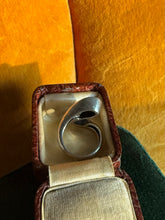 Load image into Gallery viewer, Solid Sterling Silver Modernist Ring Size 6
