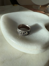 Load image into Gallery viewer, Vintage Star Solid Sterling Band Size 6.5

