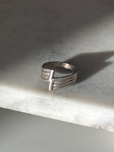 Load image into Gallery viewer, Vintage Sterling Silver Ring Size 6.5

