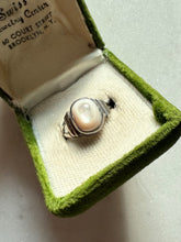 Load image into Gallery viewer, Mother of Pearl Sterling Silver Ring Size 6.5
