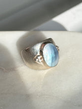 Load image into Gallery viewer, Blue Pearl Sterling Ring Size 7
