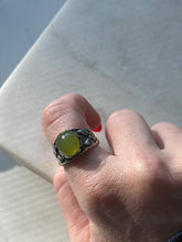 Load image into Gallery viewer, Vintage Sterling Silver Ring Size 7
