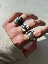 Load image into Gallery viewer, Vintage Solid Sterling Silver Ring Size 6.75
