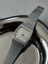 Load image into Gallery viewer, Vintage Timex Silver Tone Wrist Watch 7”
