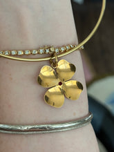 Load image into Gallery viewer, Italian Vintage 18k Yellow Gold Flower Pendant
