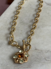 Load image into Gallery viewer, Vintage Costume Gold Tone Toggle Clasp Necklace 17.5”
