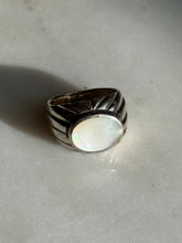 Load image into Gallery viewer, Mother of Pearl Sterling Silver Ring Size 6
