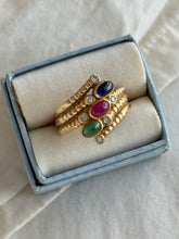Load image into Gallery viewer, Vintage Cabochon 18k Yellow Gold Ring Size 7
