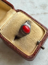Load image into Gallery viewer, Vintage Sterling Silver Ring Size 6.5
