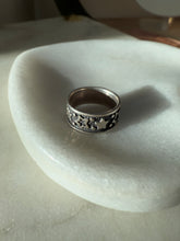 Load image into Gallery viewer, Vintage Star Solid Sterling Band Size 6.5

