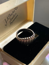 Load image into Gallery viewer, Ribbed Vintage Sterling Silver Ring
