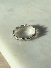 Load image into Gallery viewer, Vintage Heart Link Sterling Silver Band Size 8
