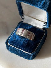 Load image into Gallery viewer, Vintage Sterling Silver Ring Size 7
