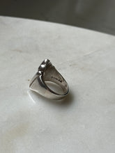 Load image into Gallery viewer, Vintage Solid Sterling Silver Ring Size 9
