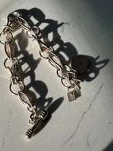 Load image into Gallery viewer, Vintage Sterling Silver Solid Toggle Clasp Bracelet 8”
