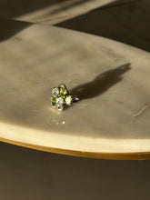 Load image into Gallery viewer, Green &amp; White Sterling Silver Ring Size 7
