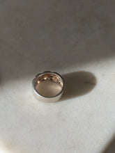 Load image into Gallery viewer, Vintage Sterling Silver Ring Size 7
