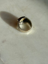 Load image into Gallery viewer, Mother of Pearl Sterling Silver Ring Size 6
