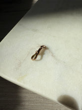 Load image into Gallery viewer, Antique Rosey 9k Gold Dog Clip
