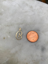 Load image into Gallery viewer, Vintage ‘C’ Initial 14k Gold Pendant
