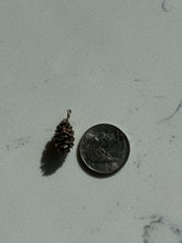 Load image into Gallery viewer, Vintage Solid 18k Gold Pinecone Pendant
