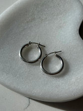 Load image into Gallery viewer, Vintage Sterling Silver Hoops
