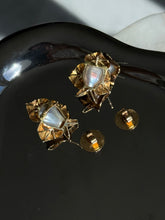 Load image into Gallery viewer, Vintage Estate 18k Gold Pearl Earrings
