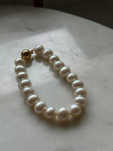 Load image into Gallery viewer, Natural Pearl 14k Gold Bracelet
