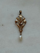 Load image into Gallery viewer, Vintage Diamond Buttercup 10k Yellow Gold Lavalier Pendant
