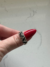 Load image into Gallery viewer, Sterling Silver Black &amp; White Glass Stone Ring Size 8
