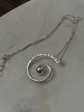 Load image into Gallery viewer, Vintage Sterling Silver Necklace 18”
