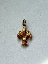 Load image into Gallery viewer, Fleur De Lis 18k Yellow Gold Vintage Charm
