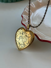 Load image into Gallery viewer, Vintage 1/20 12k Gold Fill Heart Locket
