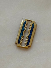 Load image into Gallery viewer, Vintage 18k Yellow Gold Blue Enamel Razor
