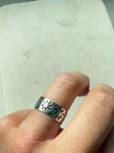 Load image into Gallery viewer, Vintage Sterling Flower Ring Size 5.5
